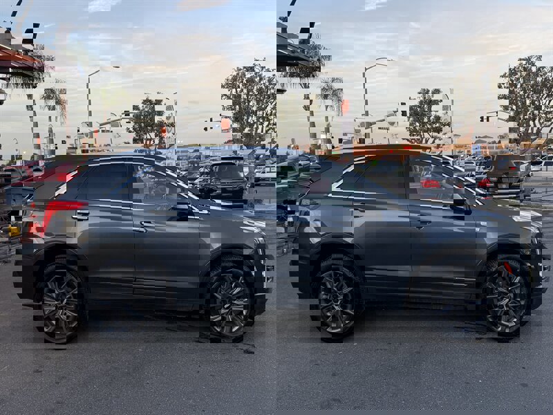 Used 2019 Cadillac XT5 Premium Luxury w/ LPO, Black Ice Package image 12