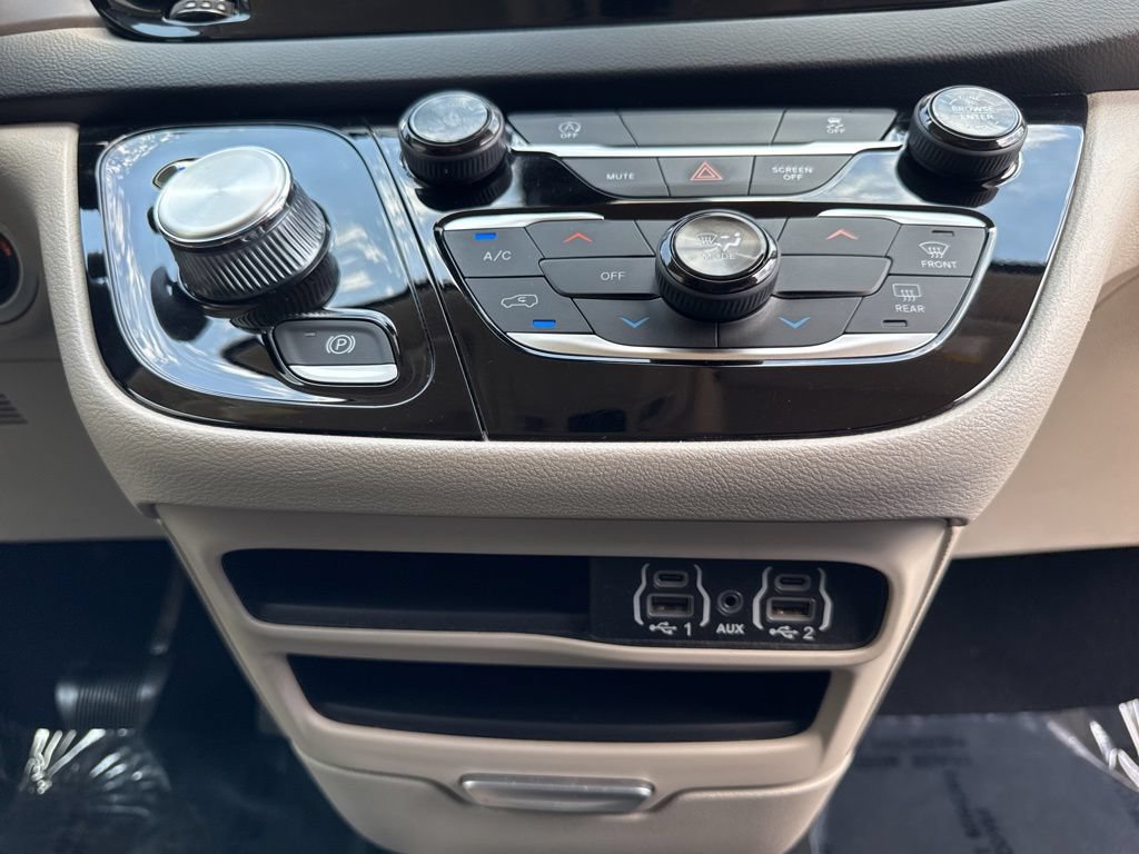 Used 2023 Chrysler Voyager LX FWD image 30
