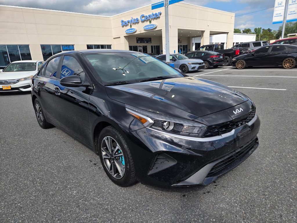 Used 2024 Kia Forte LXS w/ LXS Technology Package FWD image 3