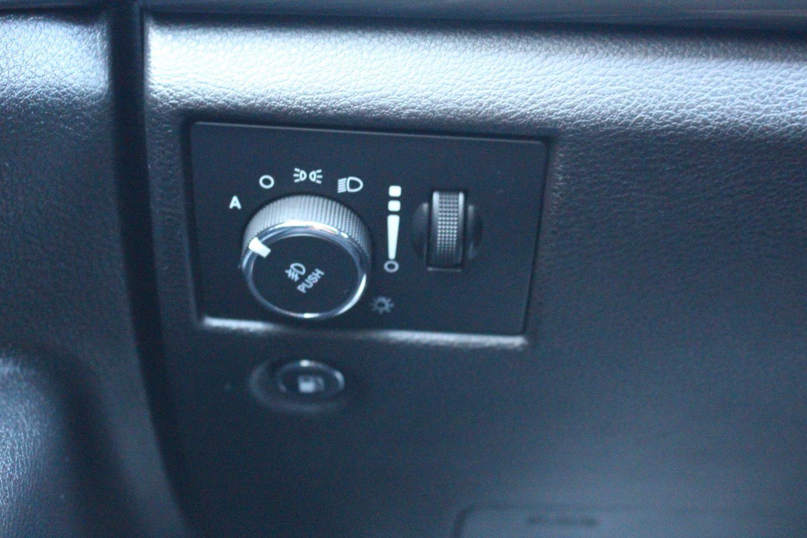 Used 2019 Jeep Grand Cherokee Altitude image 27