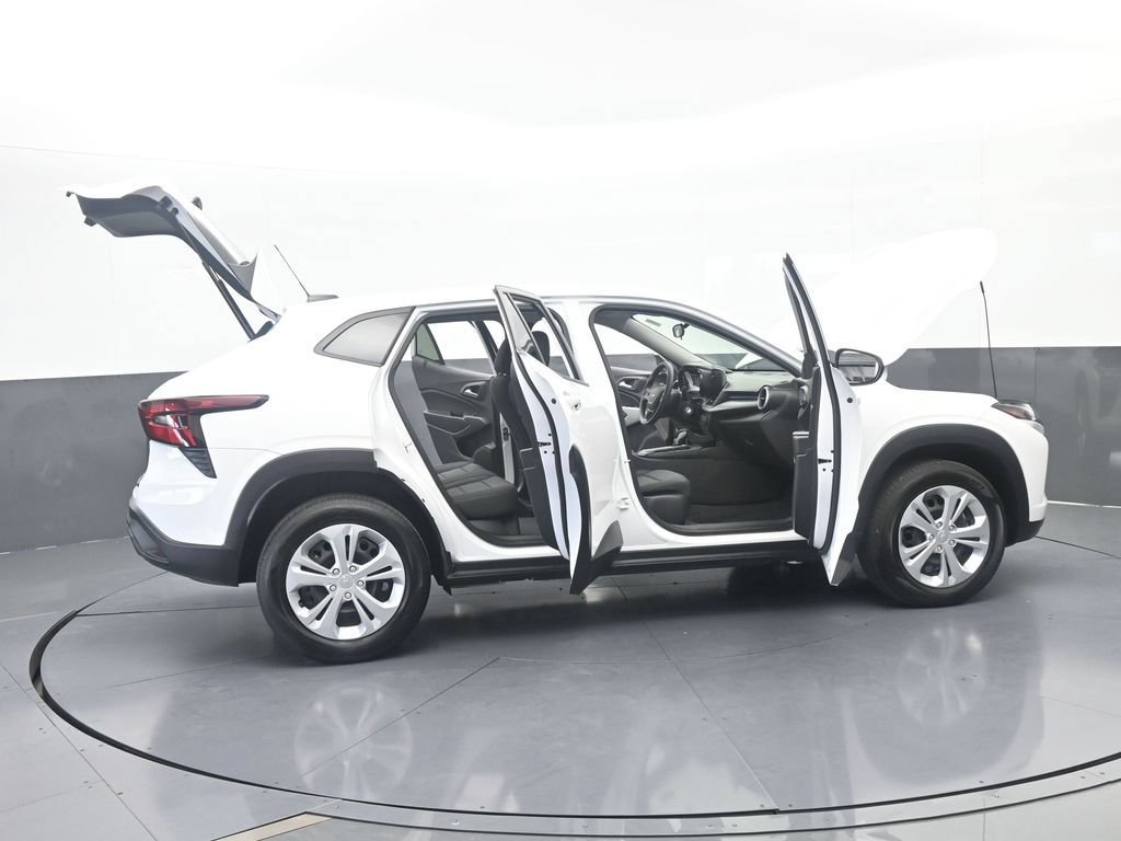 Used 2025 Chevrolet Trax LS FWD image 64