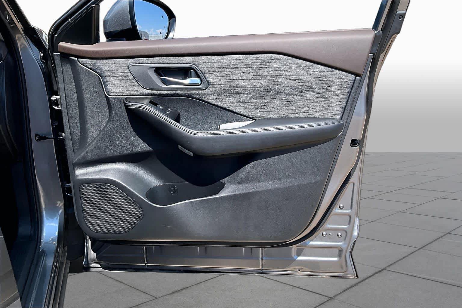 Certified 2023 Nissan Rogue SV FWD image 25