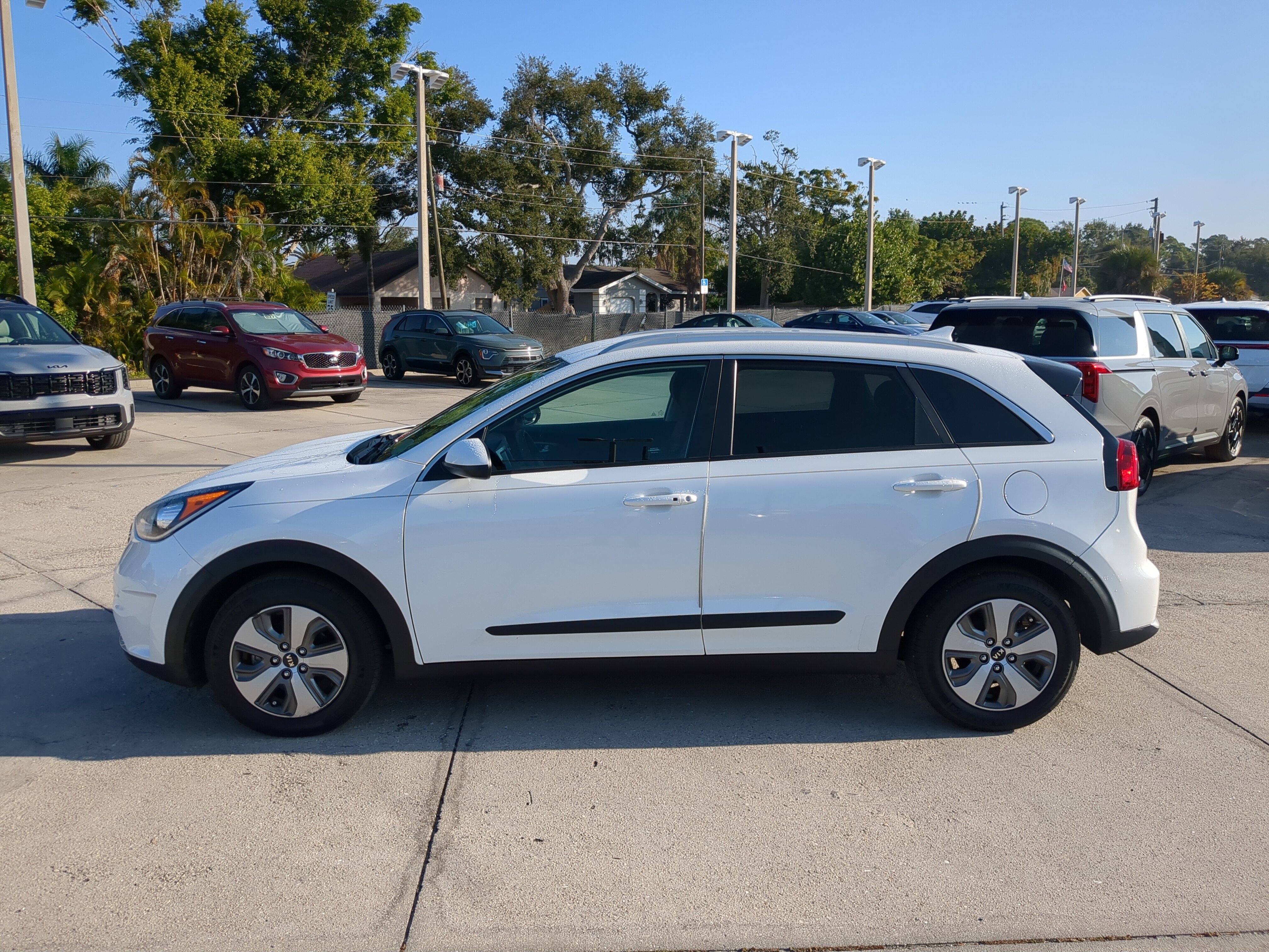 Certified 2019 Kia Niro LX image 7