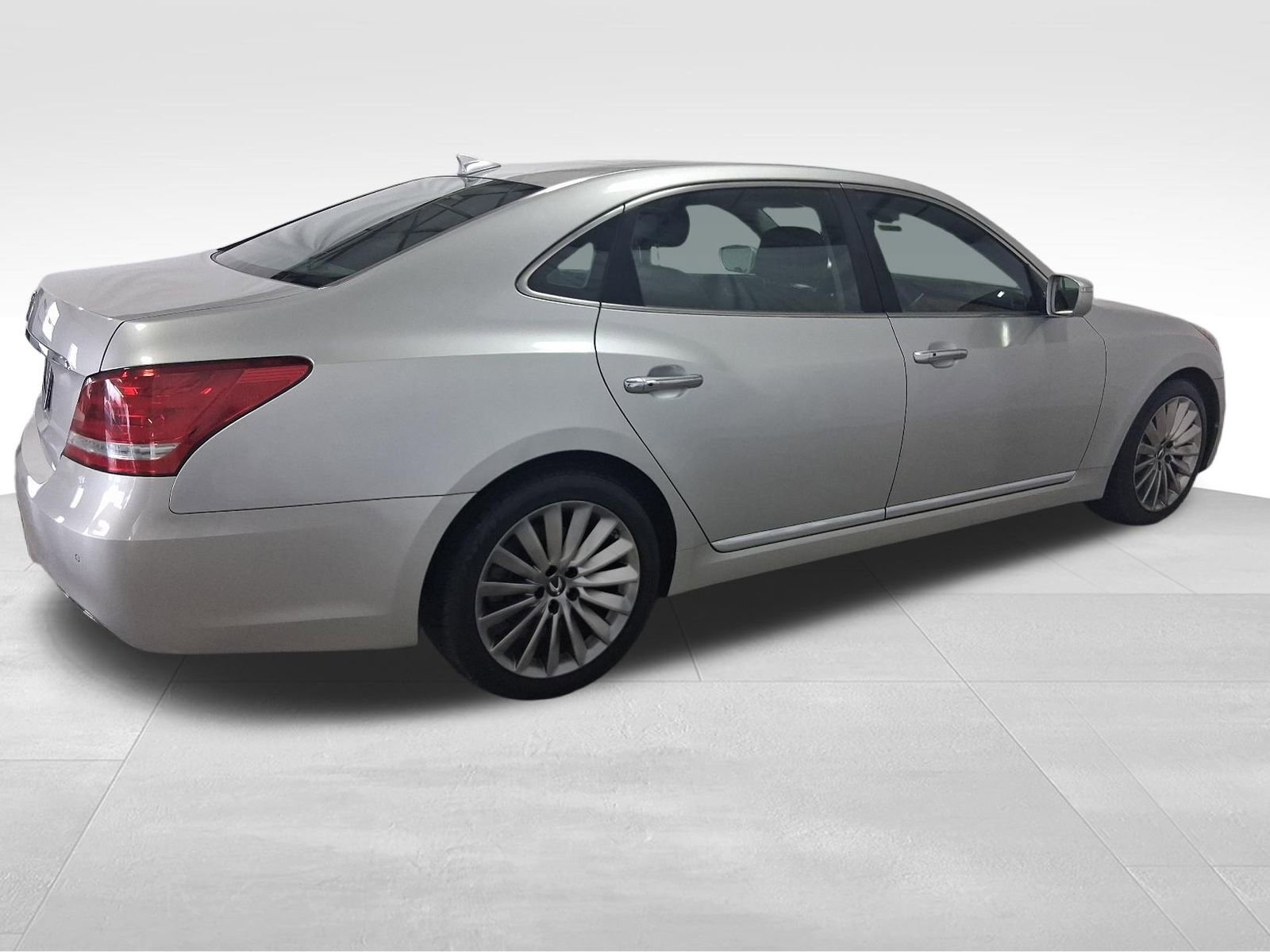 Used 2014 Hyundai Equus Signature RWD image 5