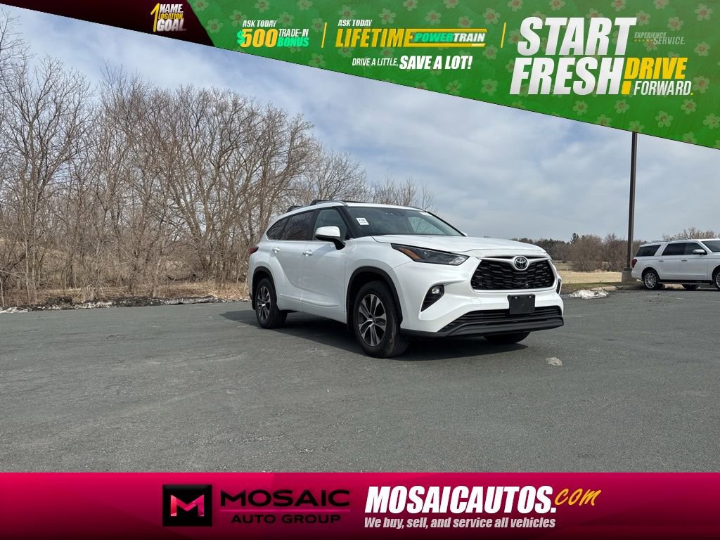 Used 2023 Toyota Highlander XLE