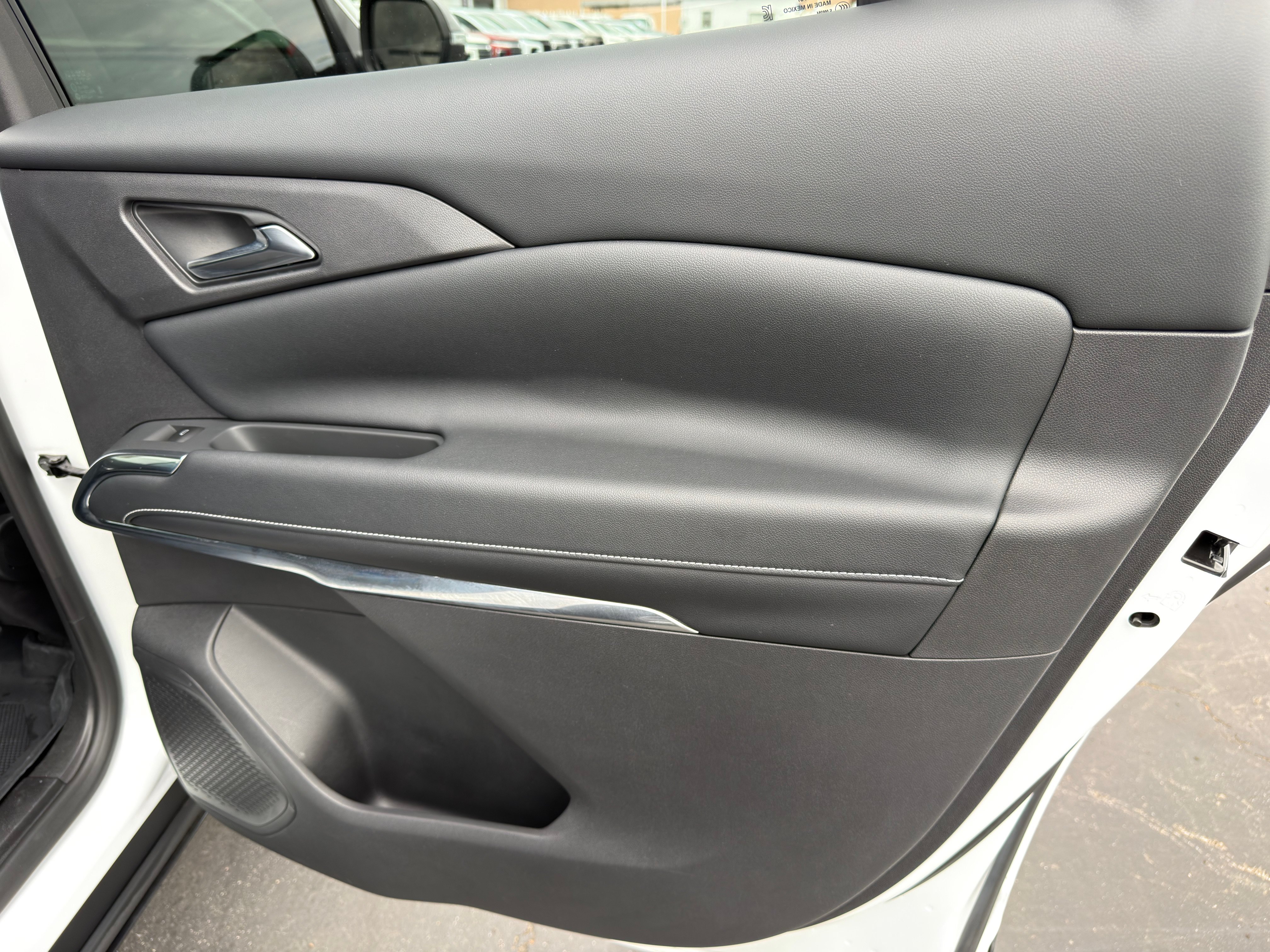 Used 2026 Chevrolet Traverse LT FWD image 13