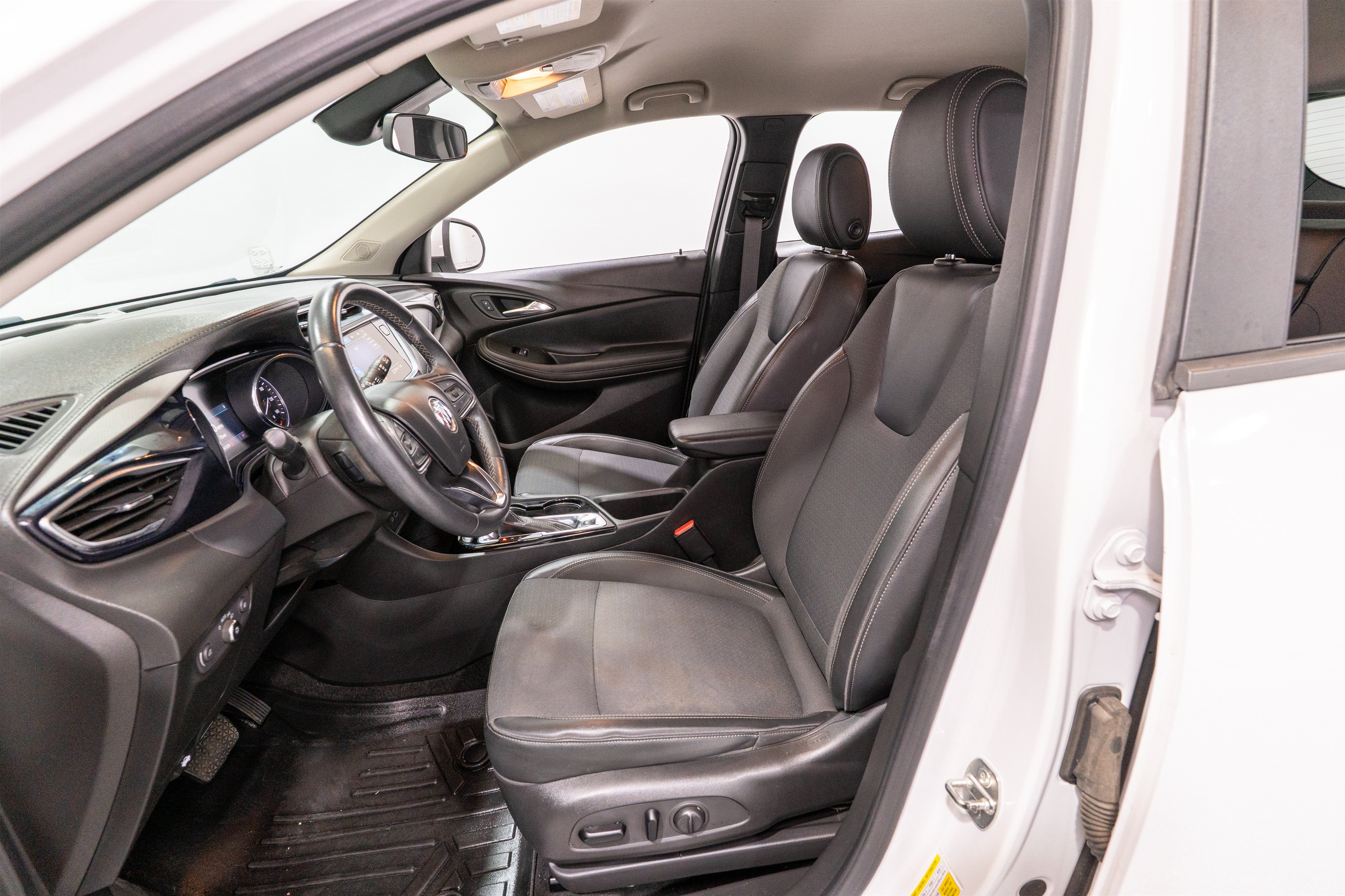 Used 2021 Buick Encore GX Select FWD image 17