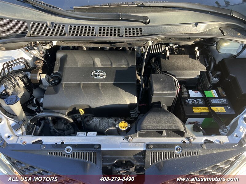 Used 2015 Toyota Sienna SE w/ SE Preferred Package FWD image 12