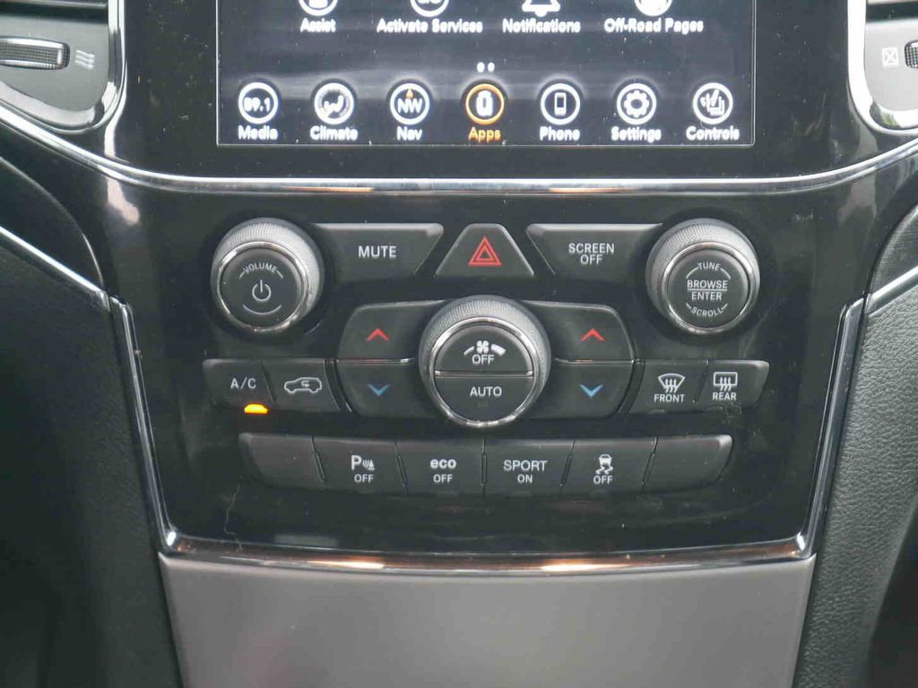 Used 2021 Jeep Grand Cherokee Trailhawk w/ Trailhawk Luxury Group AWD/4WD image 8