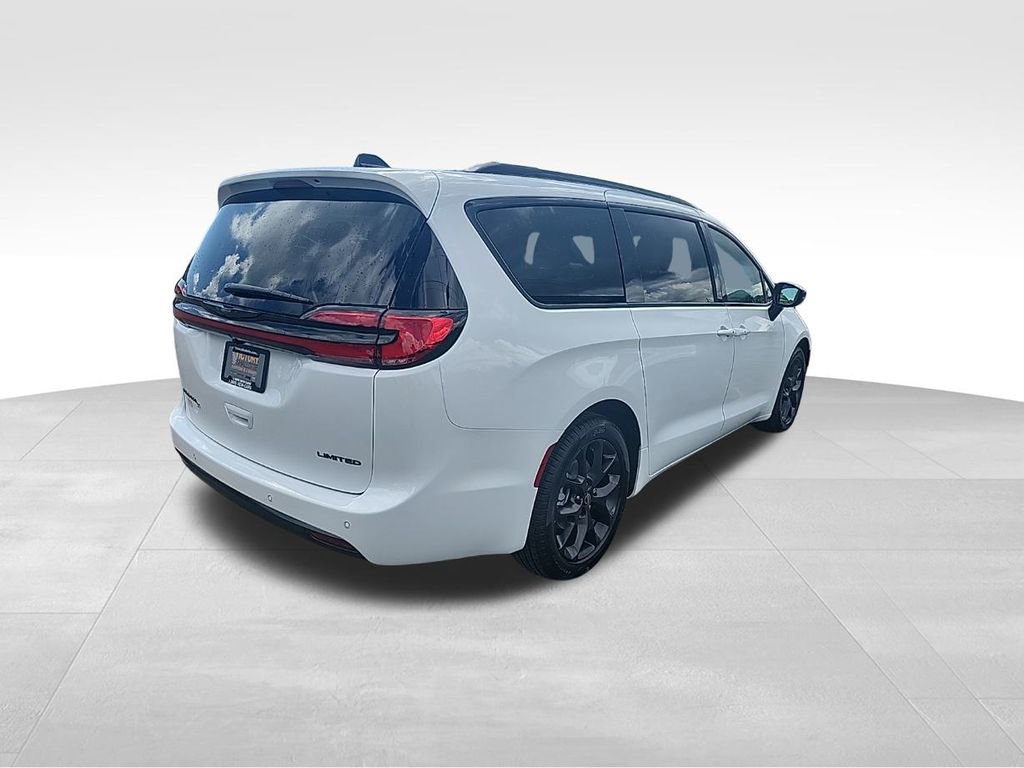New 2026 Chrysler Pacifica Limited image 8