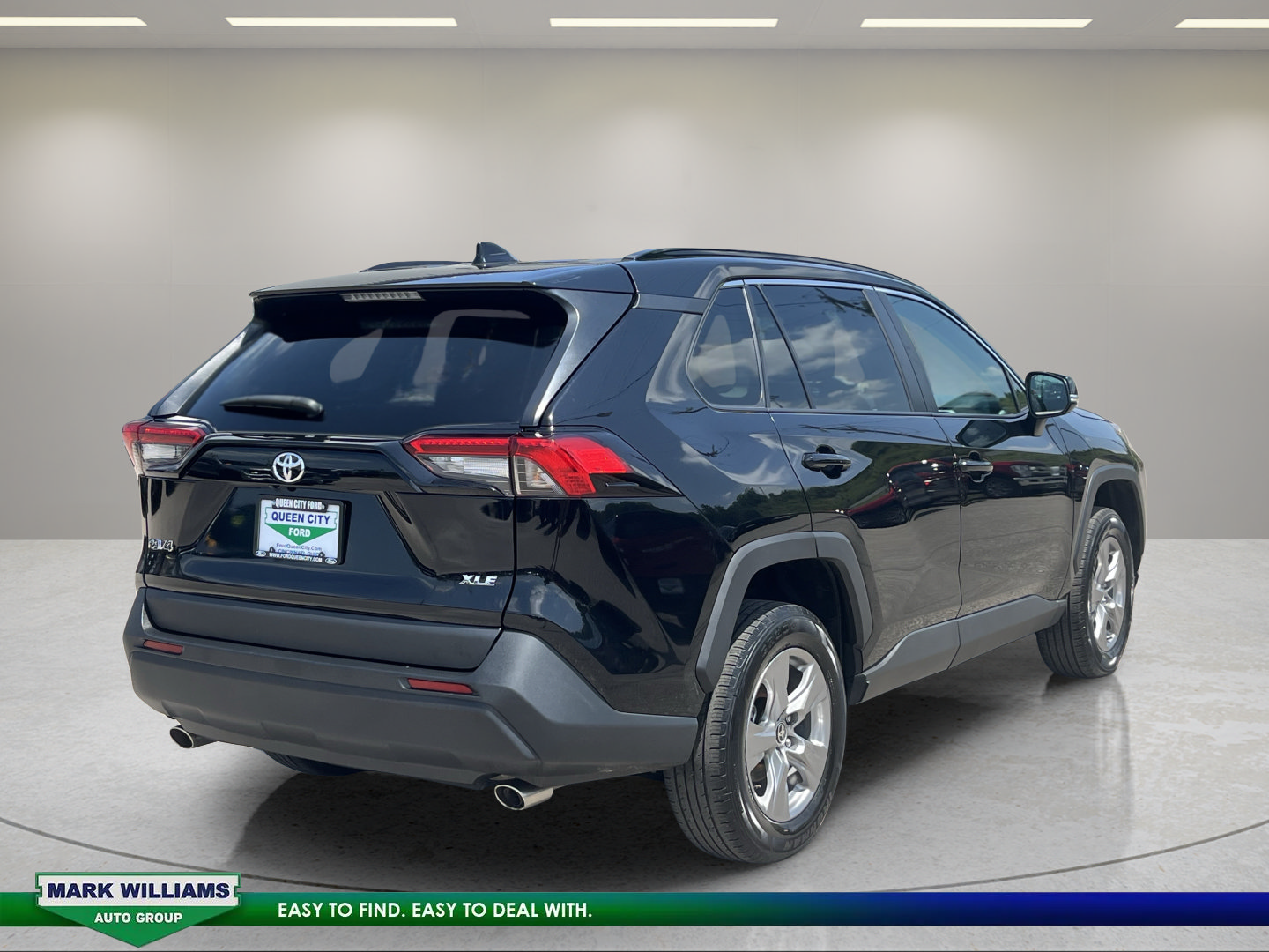 Used 2024 Toyota RAV4 XLE FWD image 7