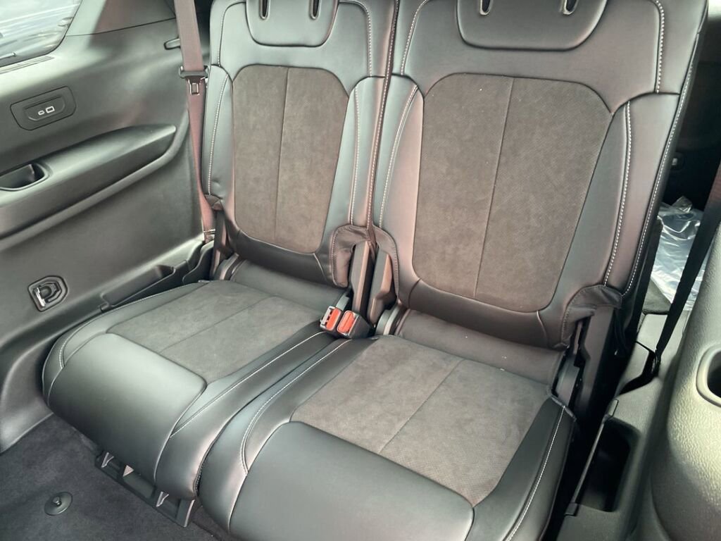 New 2025 Jeep Grand Cherokee L Laredo image 23