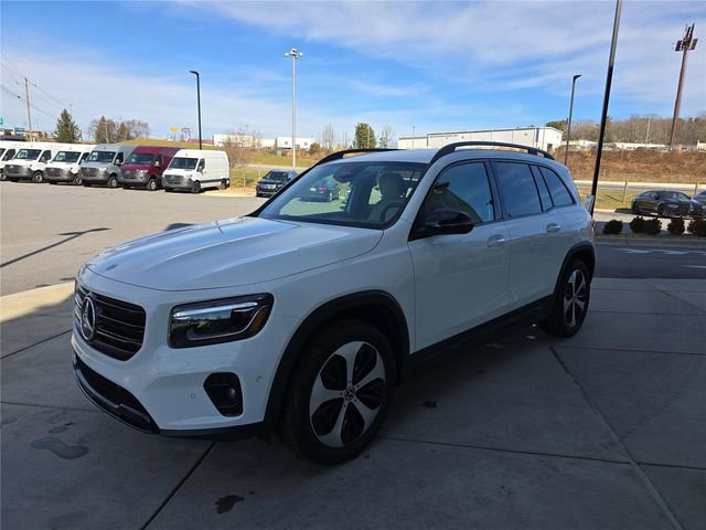 Used 2025 Mercedes-Benz GLB 250 4MATIC image 10