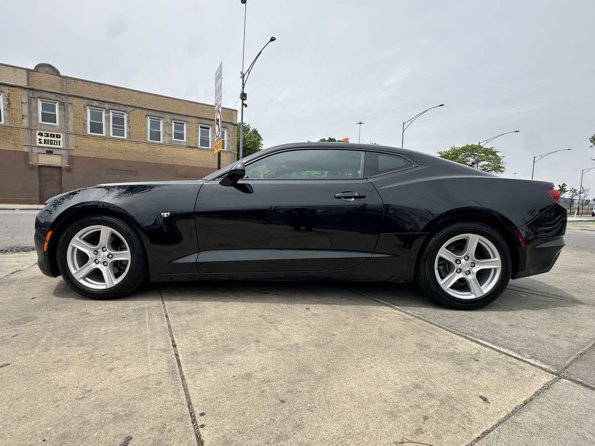 Used 2019 Chevrolet Camaro LT w/ Technology Package RWD image 8