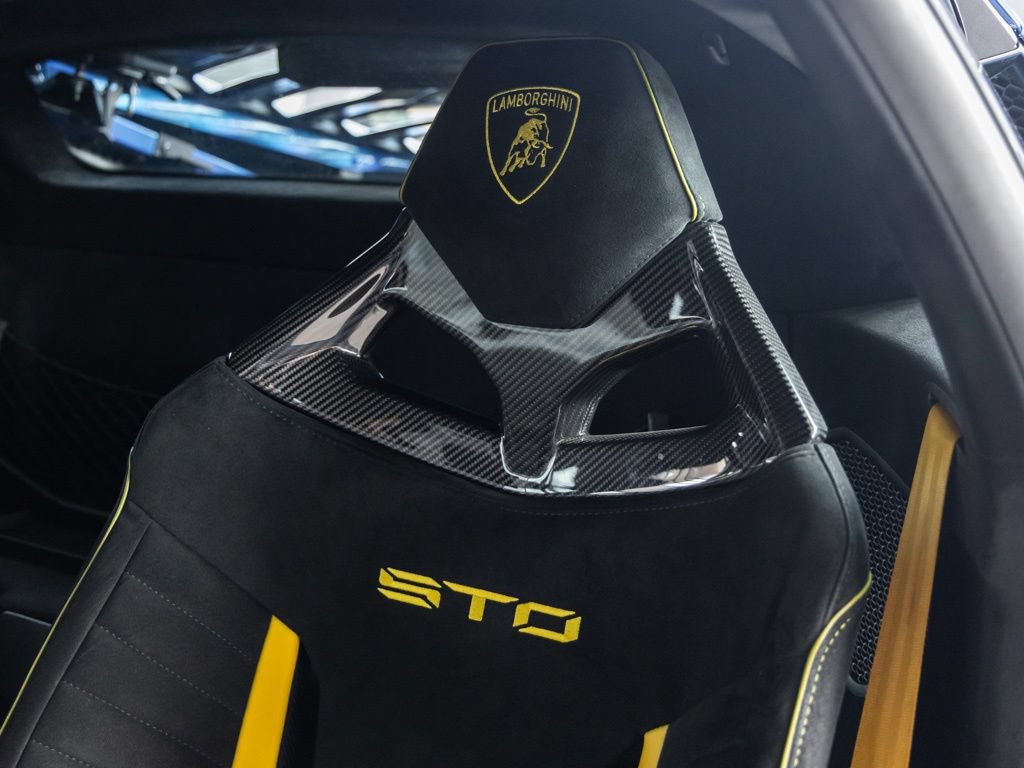 Used 2022 Lamborghini Huracan STO RWD image 29
