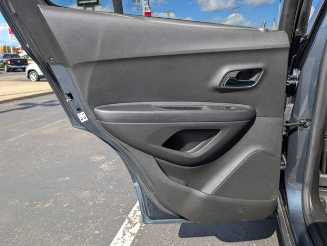 Used 2022 Chevrolet Trax LT w/ LT Convenience Package image 14