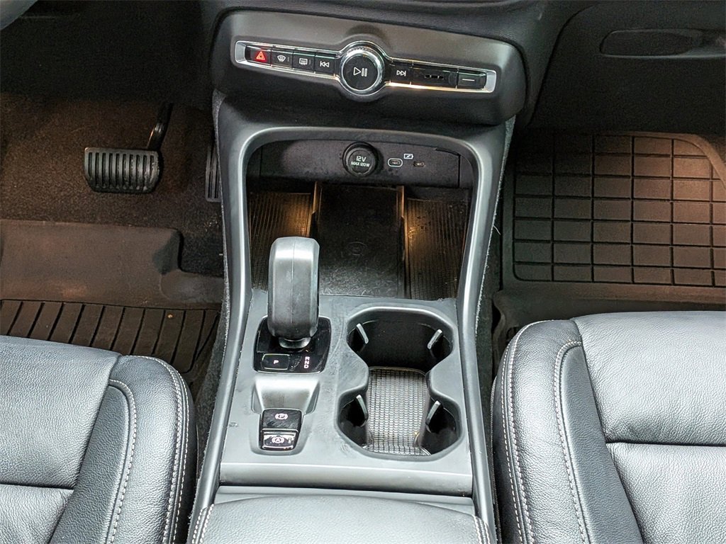 Certified 2024 Volvo XC40 B5 Core image 20