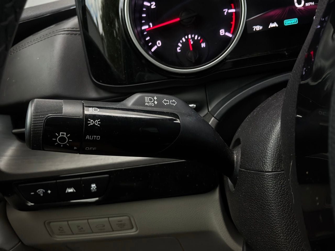 Used 2024 Kia Carnival EX FWD image 38