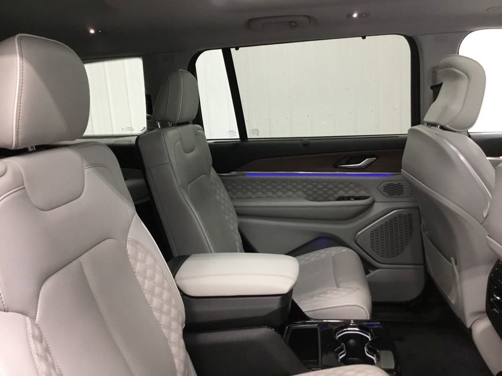 Used 2021 Jeep Grand Cherokee L Summit w/ Advanced Protech Group IV AWD/4WD image 22