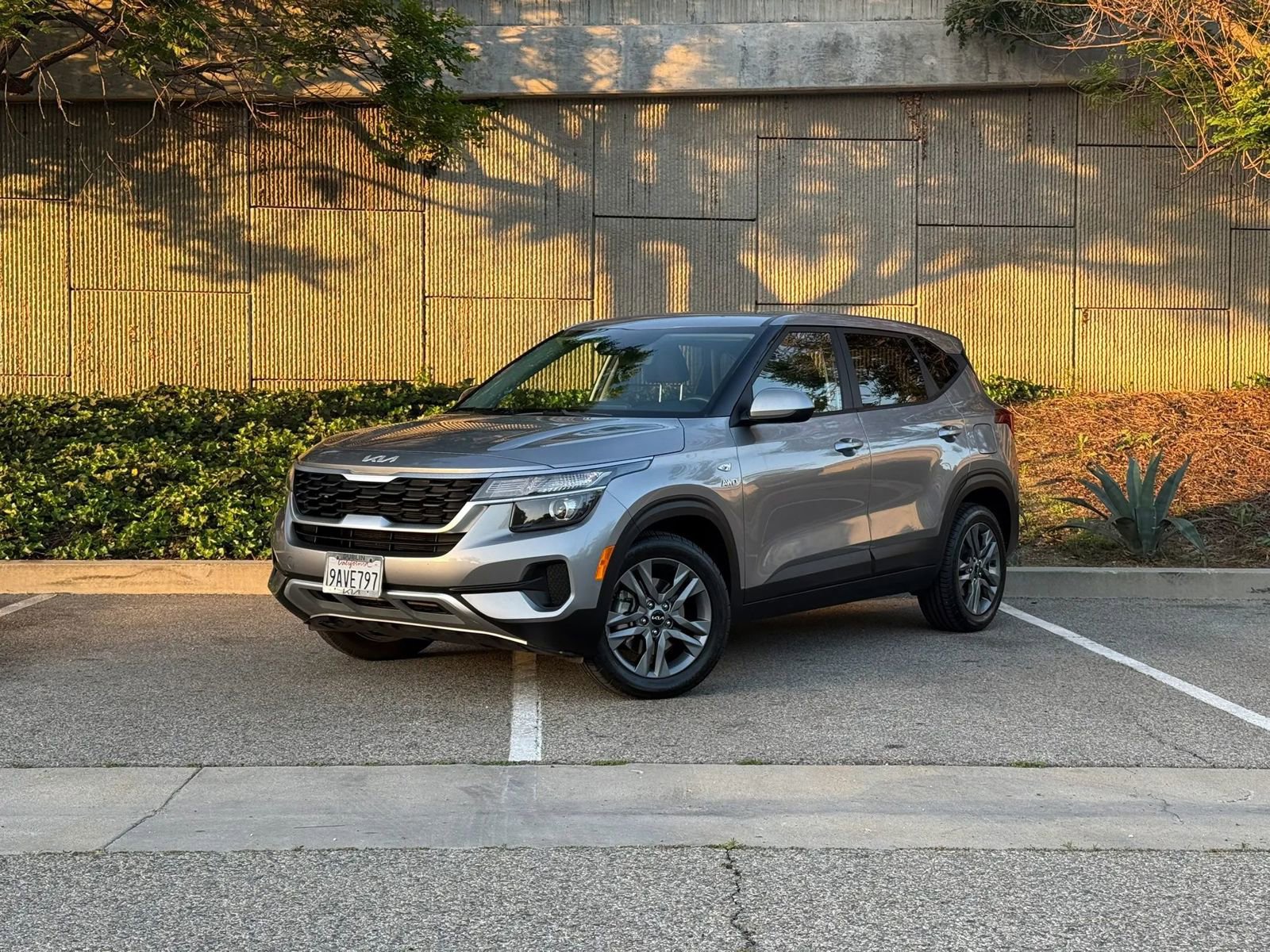 Used 2022 Kia Seltos LX AWD/4WD image 2
