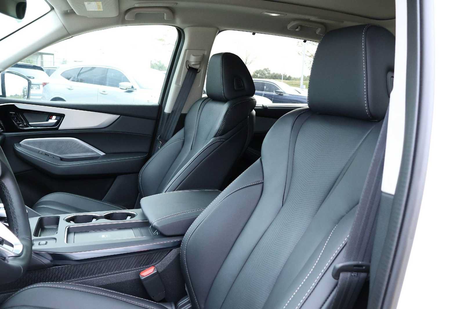 Certified 2026 Acura MDX w/ Technology Package FWD image 11
