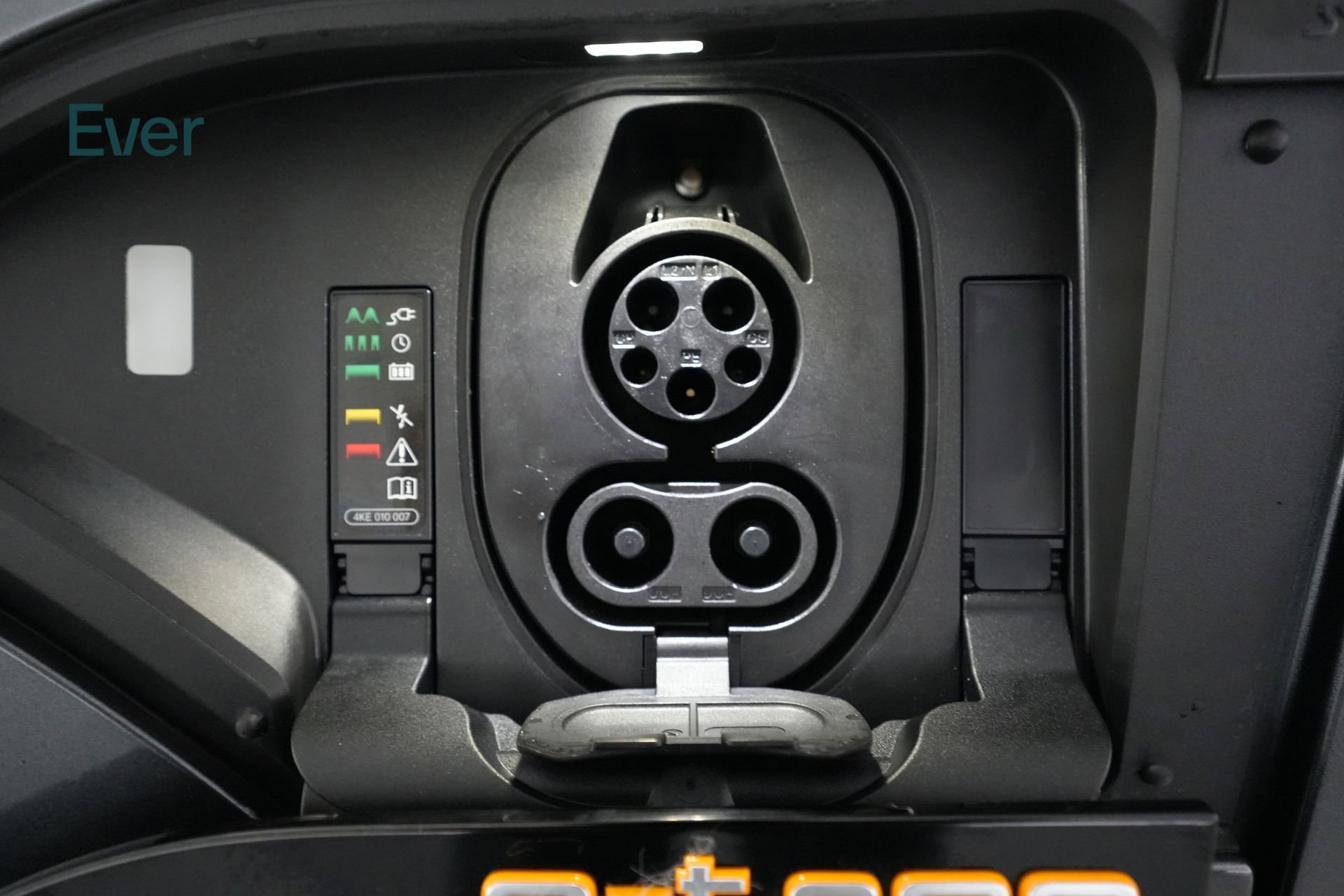 Used 2022 Audi e-tron Premium w/ Convenience Plus Package image 10