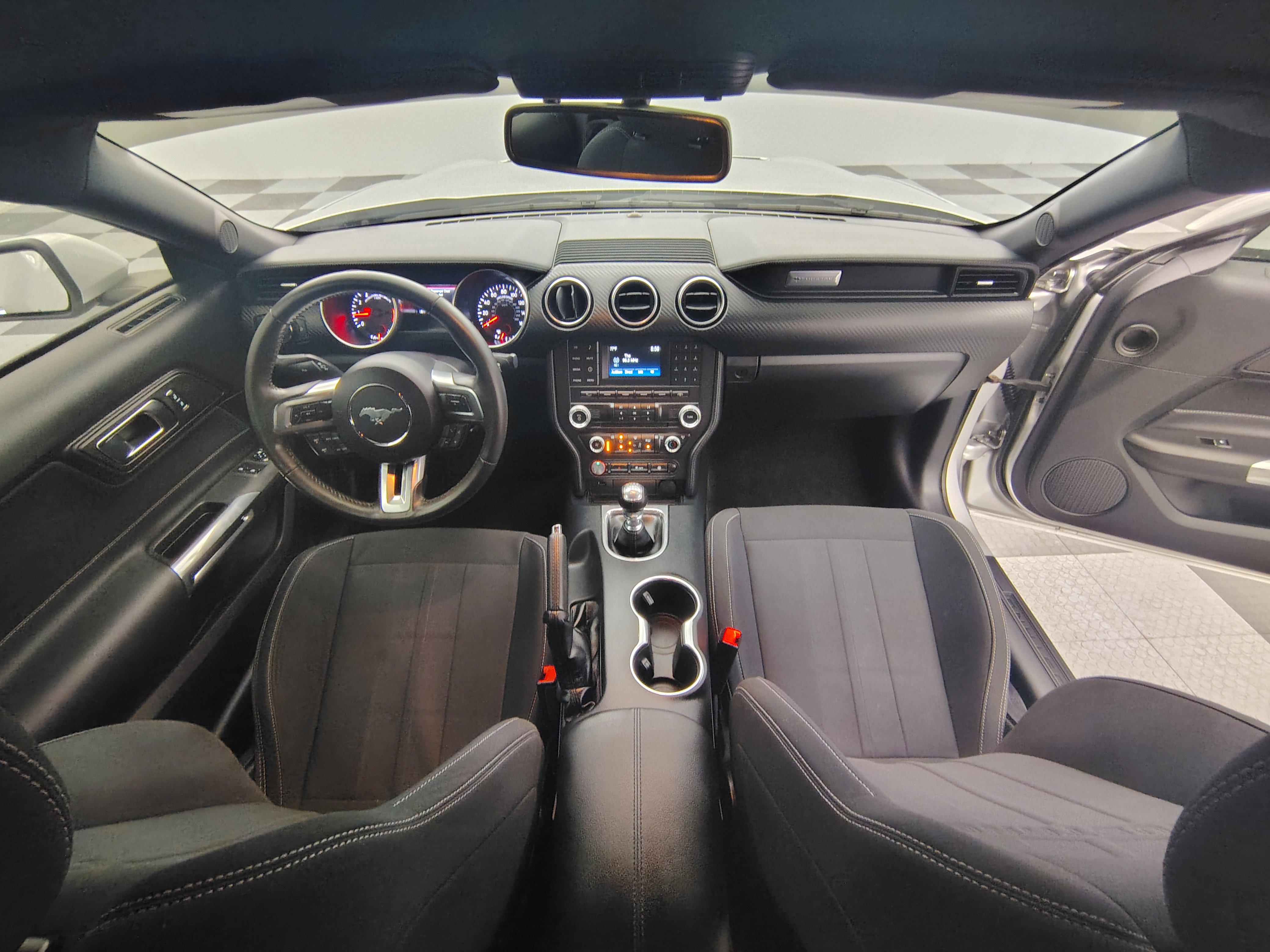 Used 2018 Ford Mustang Coupe image 2