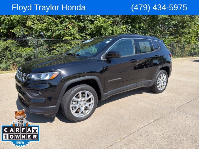Used 2024 Jeep Compass Latitude AWD/4WD image 1