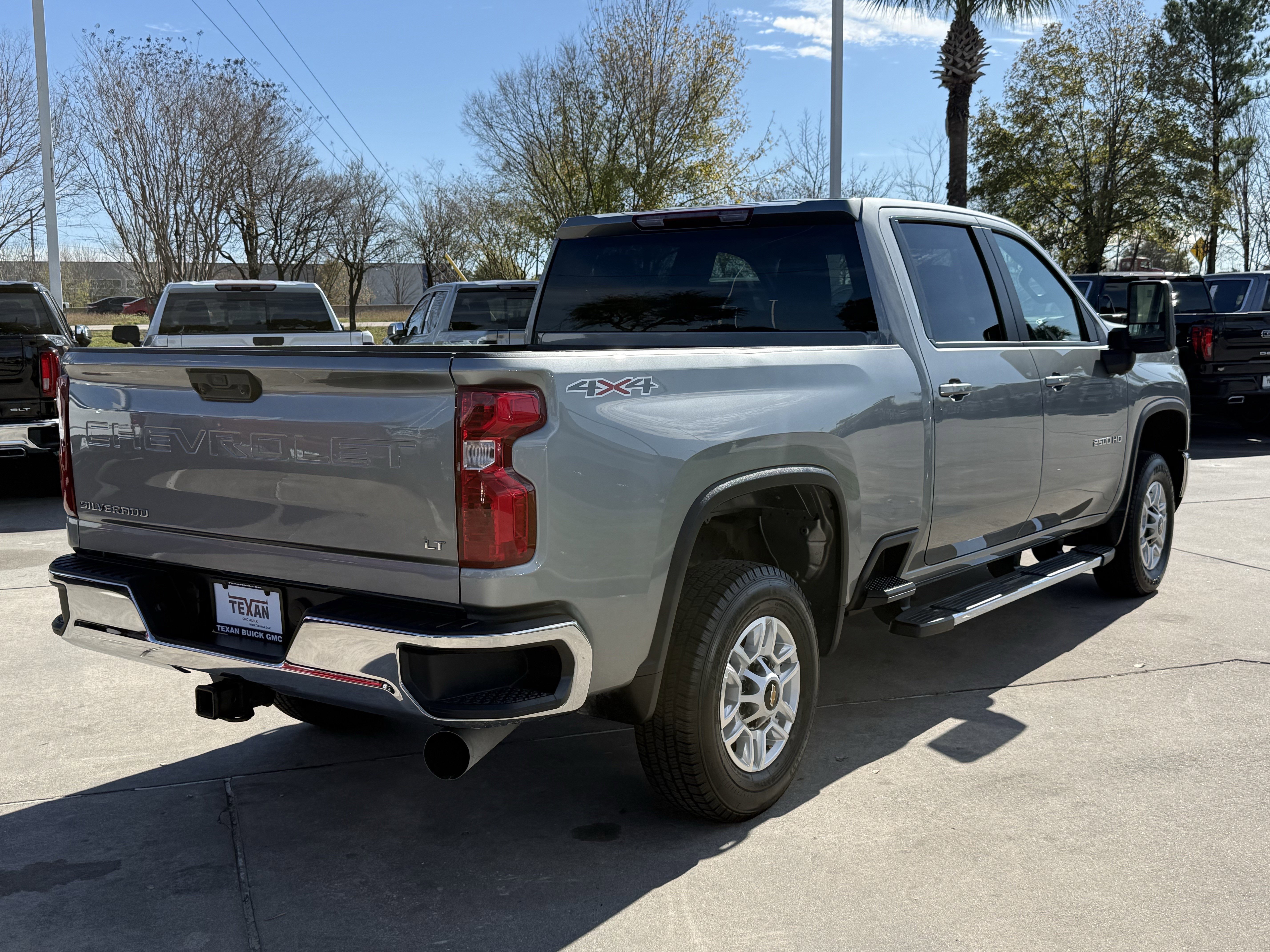 Used 2025 Chevrolet Silverado 2500 LT w/ Convenience Package image 5
