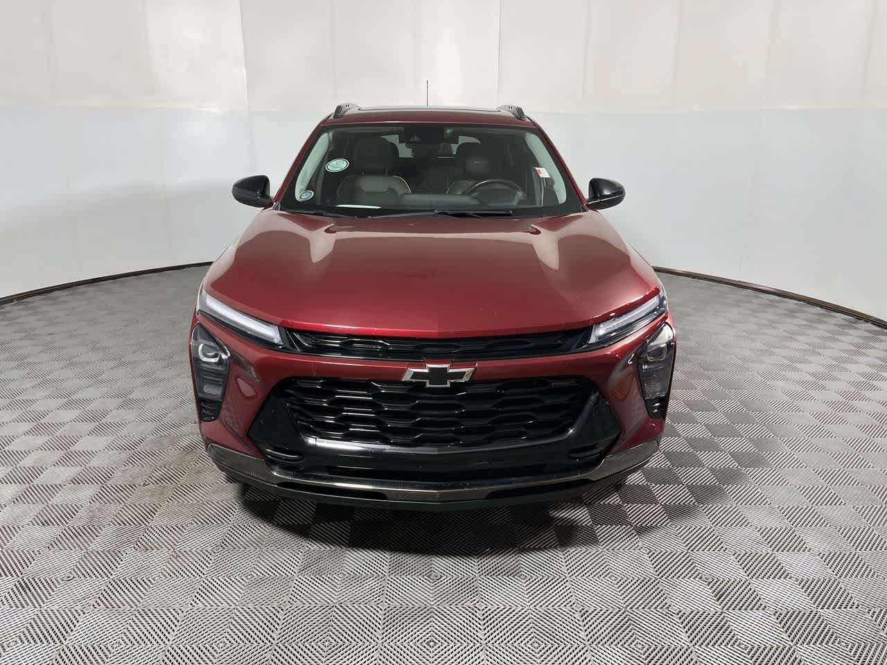 Used 2024 Chevrolet Trax ACTIV w/ Sunroof Package FWD image 3