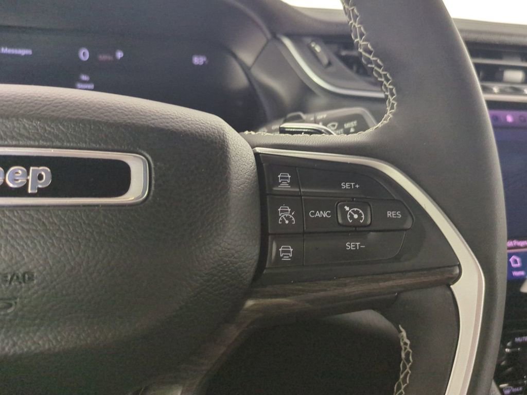 Used 2024 Jeep Grand Cherokee Limited w/ Black Appearance Package RWD image 33