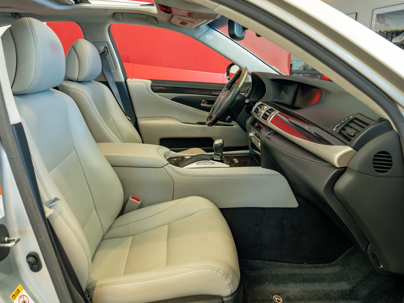 Used 2016 Lexus LS 460 w/ Comfort Package RWD image 22