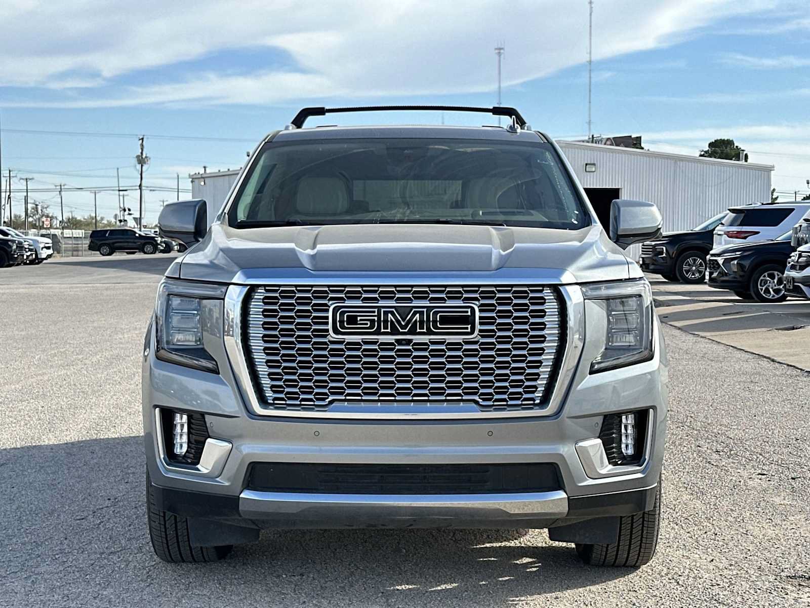 Used 2023 GMC Yukon Denali w/ Advanced Technology Package AWD/4WD image 14