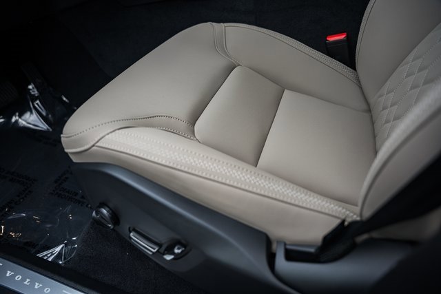 New 2026 Volvo XC90 B6 Plus w/ Protection Package Premier image 34