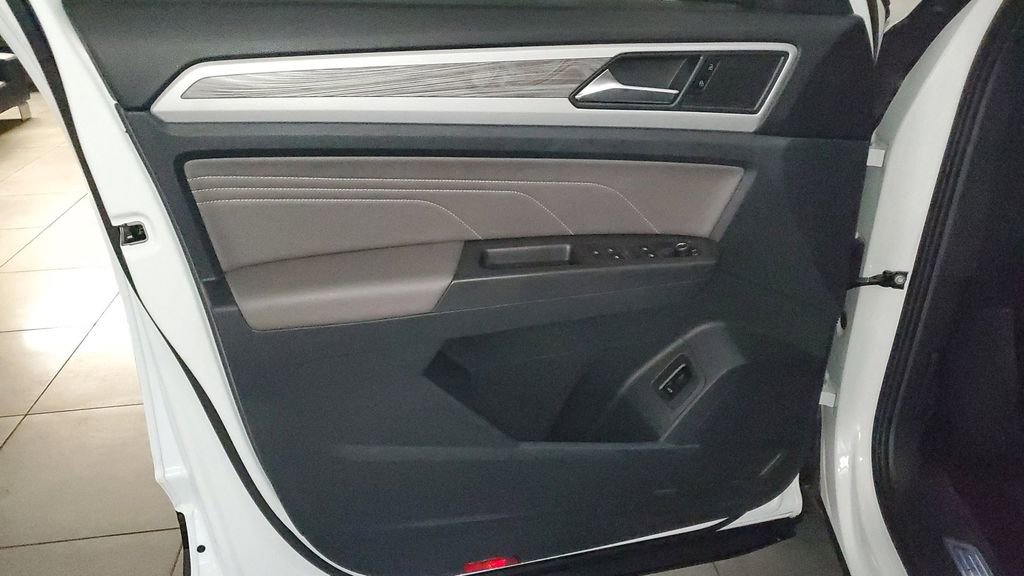 Used 2022 Volkswagen Atlas Cross Sport SE image 21