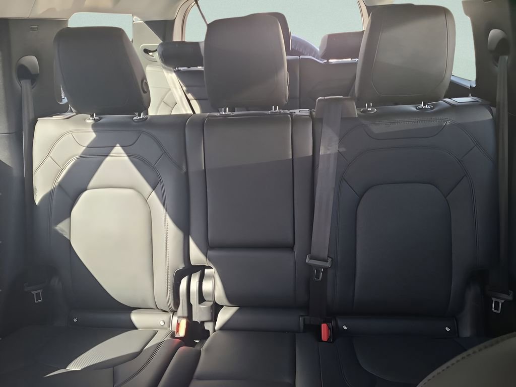 Used 2023 Land Rover Defender 130 First Edition image 5