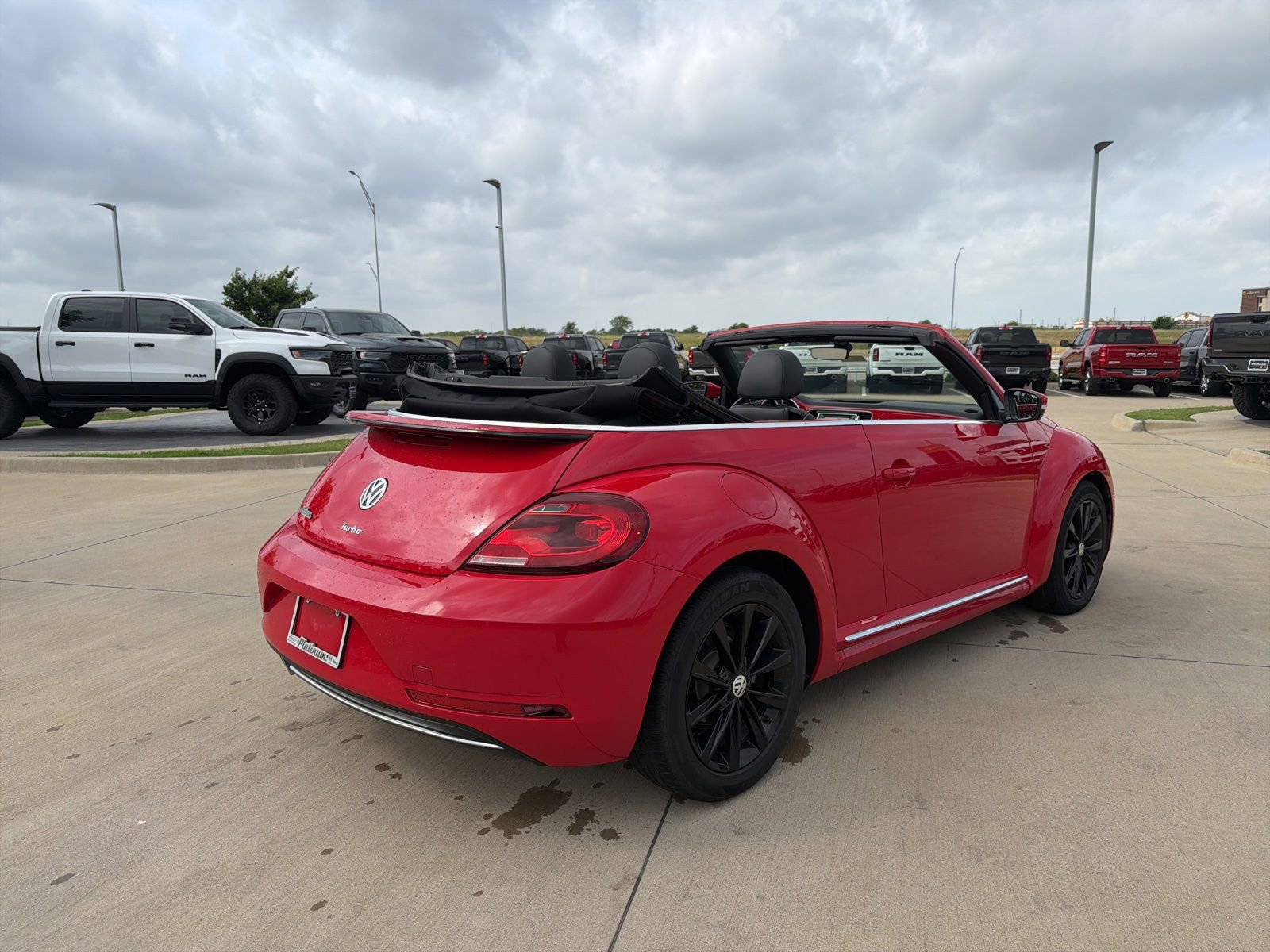 Used 2019 Volkswagen Beetle 2.0T SE FWD image 5