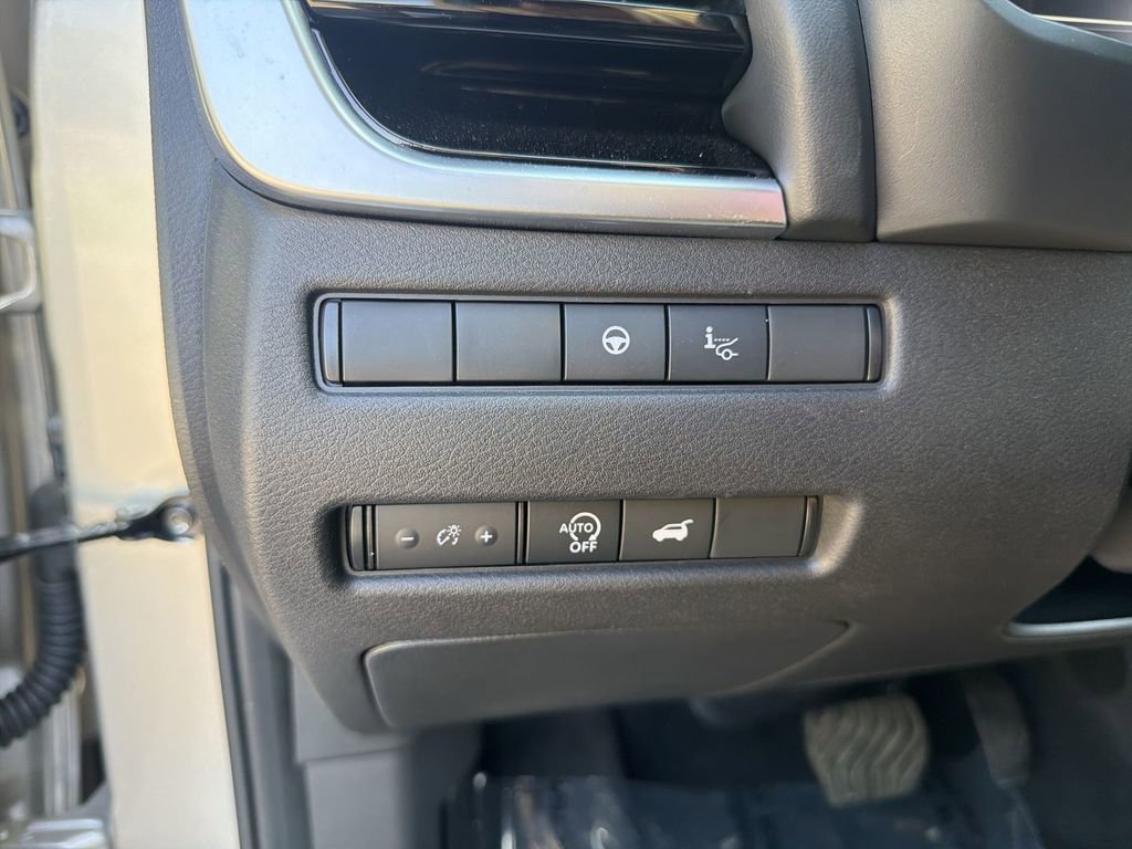 Certified 2025 Nissan Rogue SL w/ Tech Package AWD/4WD image 31