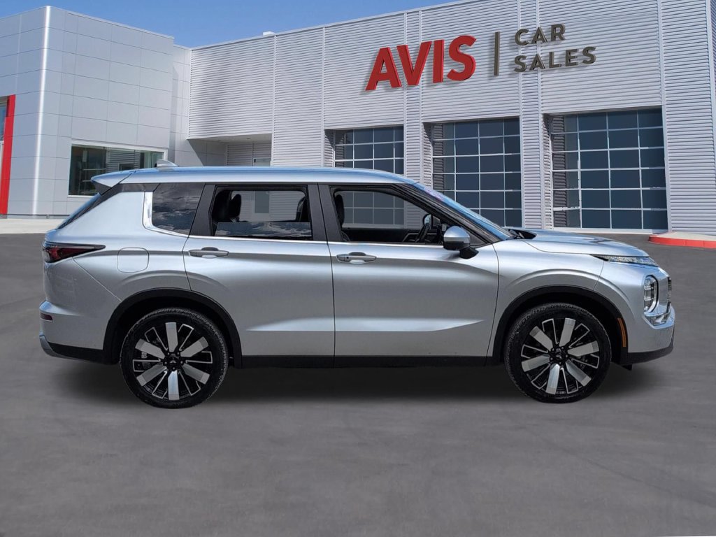Used 2025 Mitsubishi Outlander SE FWD image 5