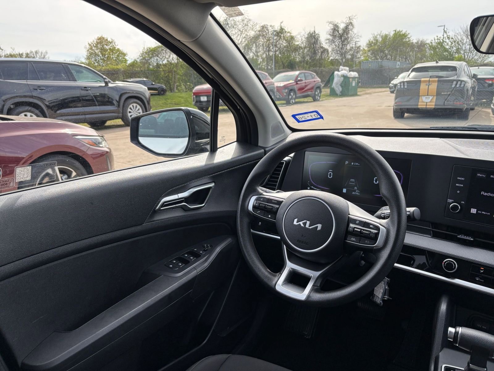 Used 2025 Kia Sportage LX image 32