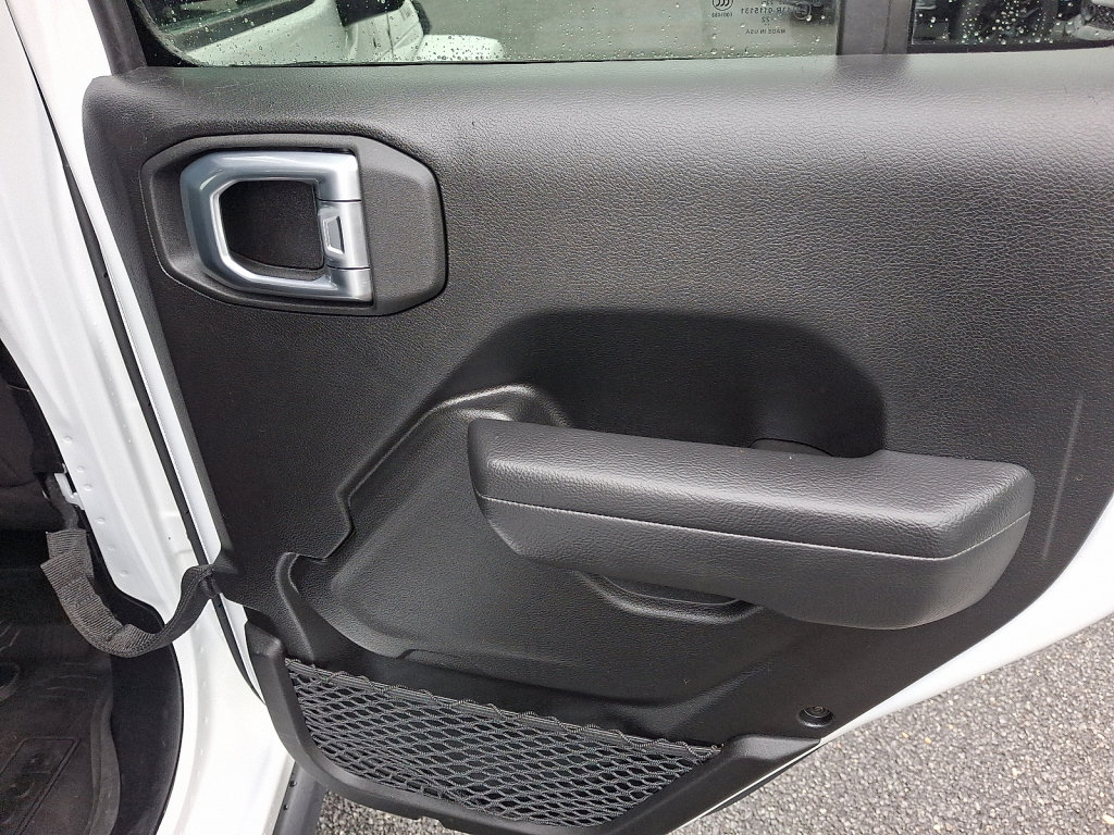 Certified 2022 Jeep Gladiator Willys image 14