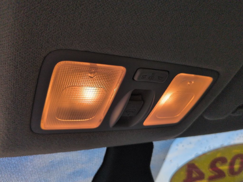 Used 2024 Hyundai Venue SEL FWD image 30