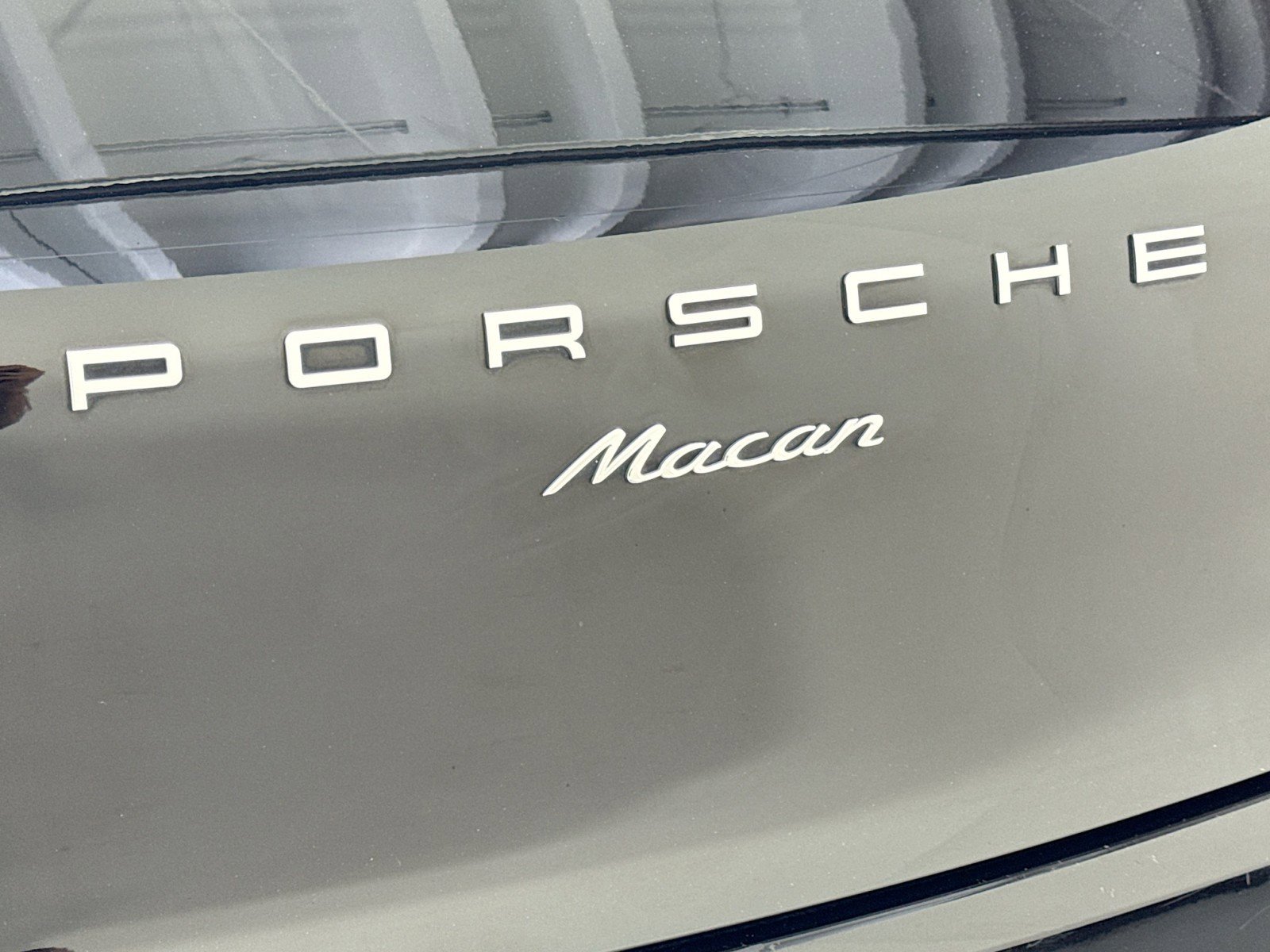 Used 2018 Porsche Macan w/ Premium Package Plus AWD/4WD image 26