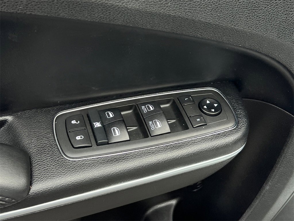 Used 2021 Chrysler 300 Touring w/ Sport Appearance Package image 15