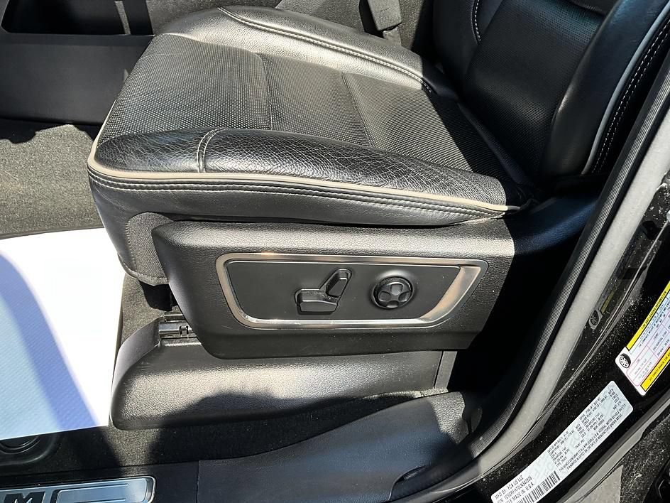 Used 2020 RAM 1500 Limited w/ Black Appearance Package AWD/4WD image 16