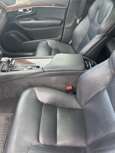Used 2016 Volvo XC90 T6 Momentum w/ Momentum Plus Package AWD/4WD image 25