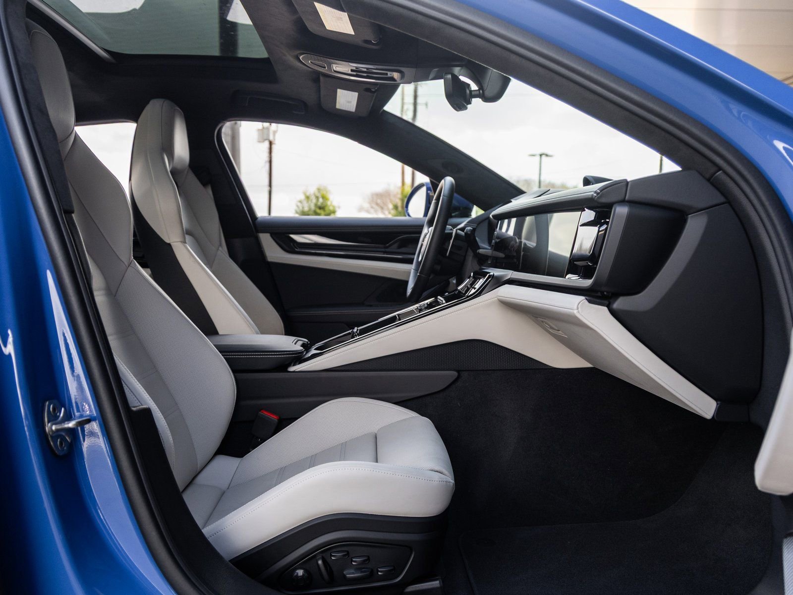 Used 2025 Porsche Panamera GTS image 47