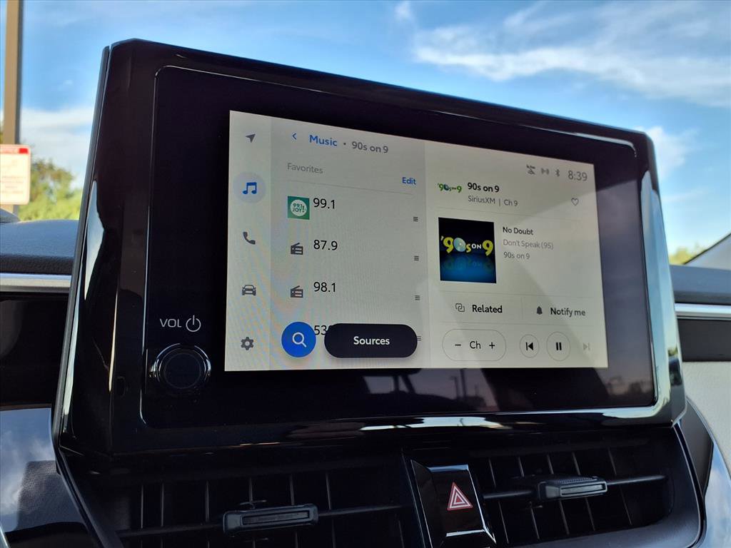Used 2025 Toyota Corolla LE image 3