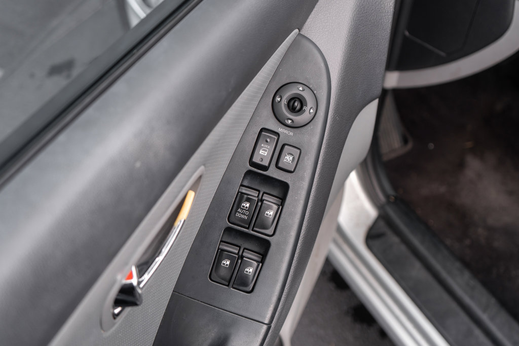 Used 2010 Hyundai Elantra GLS FWD image 17