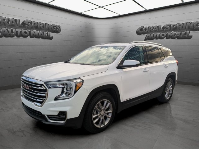 Used 2022 GMC Terrain SLT w/ Tech Package FWD image 3